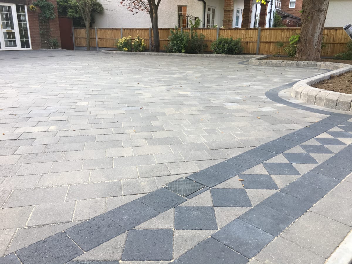 Marshalls Drivesett Savanna Paving - CHARCOAL 1m2